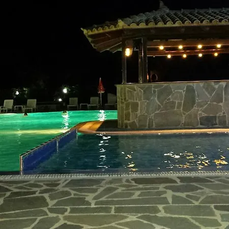 Corifo Village شقة فندقية 3*